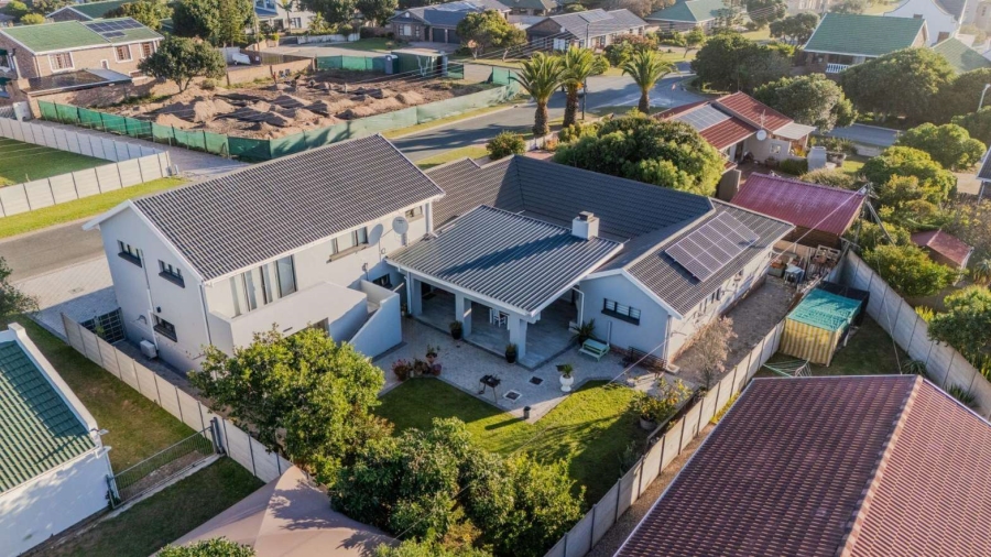 5 Bedroom Property for Sale in Fraaiuitsig Western Cape
